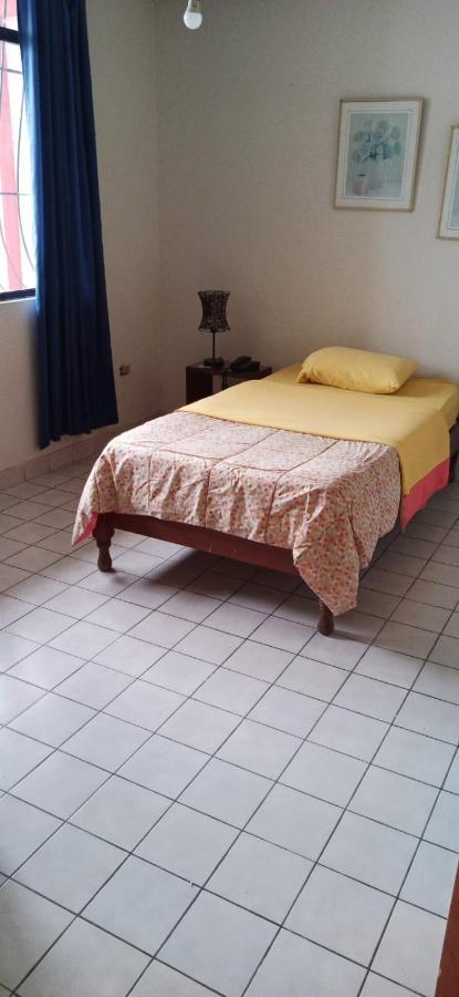 Hostal Iberia تالارا المظهر الخارجي الصورة